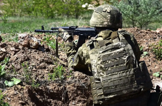 На Луганщині ворог спробував прорвати оборону ЗСУ, застосувавши за добу майже 100 дронів
