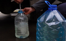 Безкоштовна роздача питної води у Покровській ТГ сьогодні: графік та локації