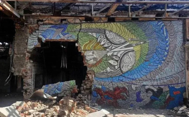 В окупованому Маріуполі збереглися фрагменти знаменитої мозаїки &laquo;Боривітер&raquo; Алли Горської