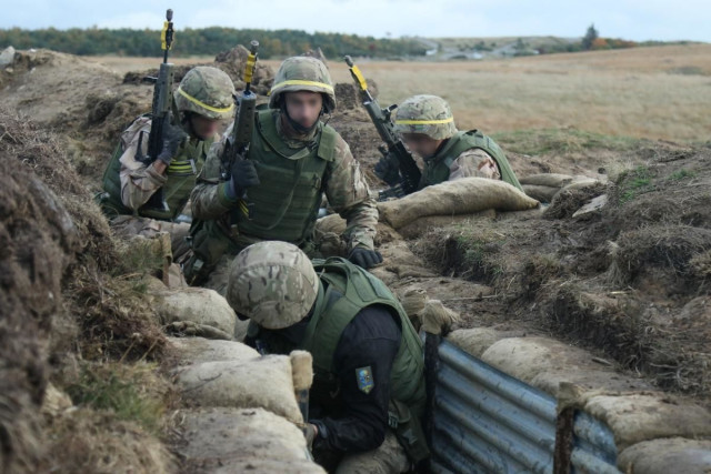 Ворог намагається перегрупувати резерви на Бахмутському напрямку Ворог намагається перегрупувати резерви на Бахмутському напрямку