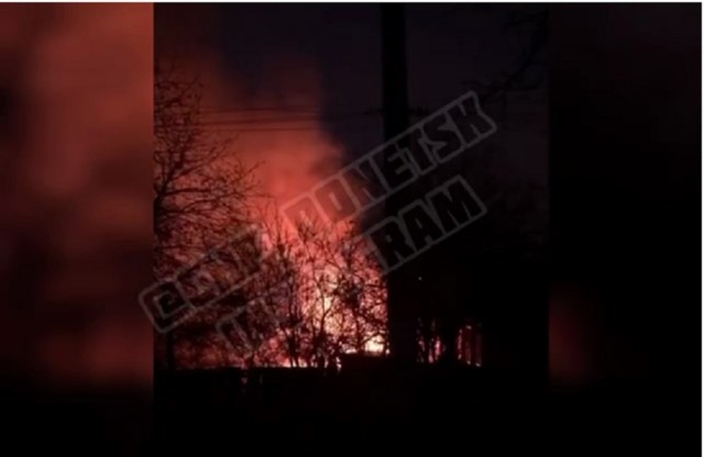 В Донецке горит дом на улице Ткаченко