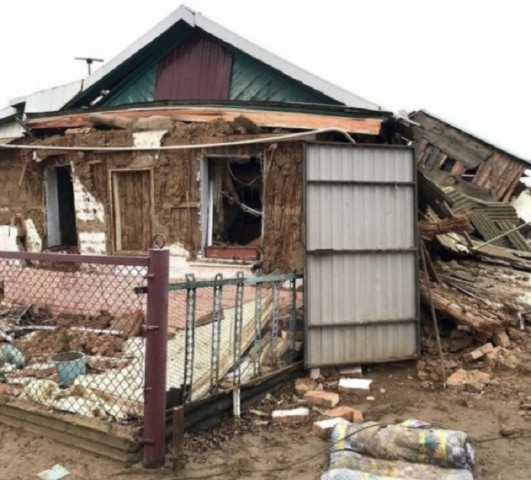 В Донецке из-за осадков обрушился дом, в котором находились женщина и ребенок