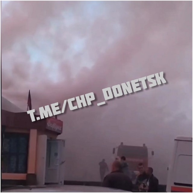 В Донецке из-за удара молнии горел шиномонтаж
