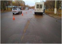В Горловке по время у маршрутки отвалилось колесо и травмировало девушку-пешехода