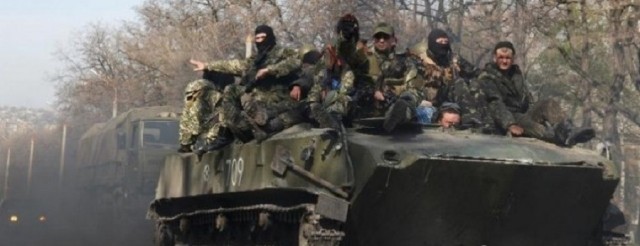 Боевики «ЛНР» в н.п. Катериновка размещают БТРы в жилых кварталах