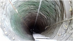 В Донецке из ямы на ул. Токарева достали женщину