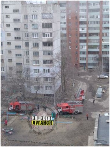 В Луганске во время пожара в многоэтажном доме погибли 2 человека