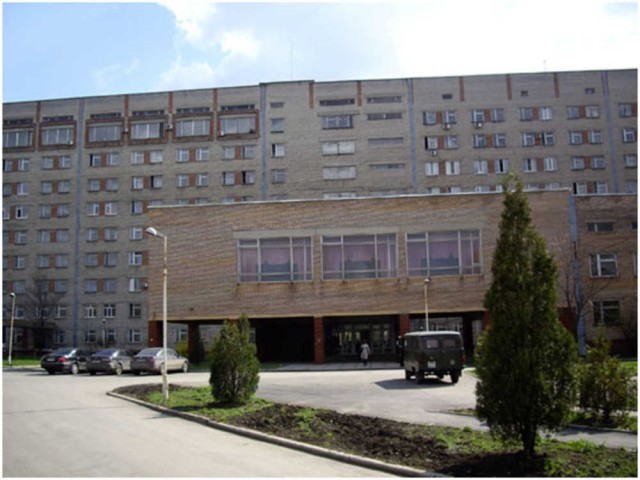В Донецке пациент выбросился с 8 этажа онкоцентра