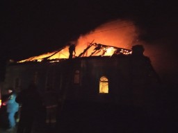 В Горловке сгорела церковь в поселке Кондратьевка
