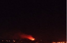 В Донецке пламя и дым горящего здания были видны в нескольких районах