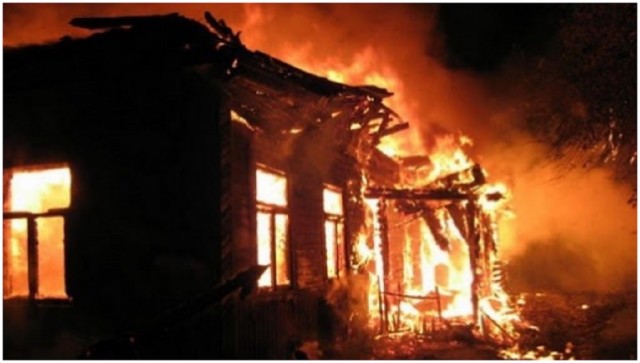 В Макеевке во время пожара в доме на ул. Театральная погиб мужчина
