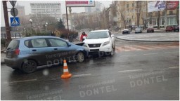 В центре Донецка произошло серьезное ДТП с участием сотрудника «МВД ДНР»