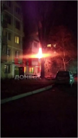 В центре Донецка горит жилой дом