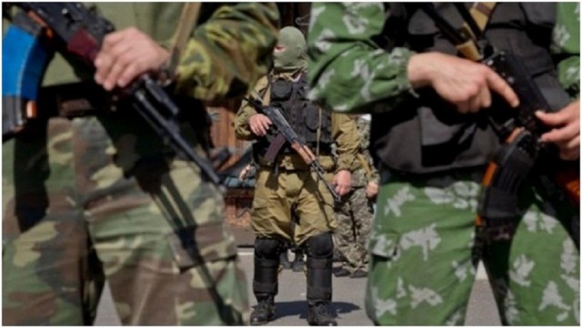 Через КПП «Гуково» и «Донецк» проходят лица в «военной форме»