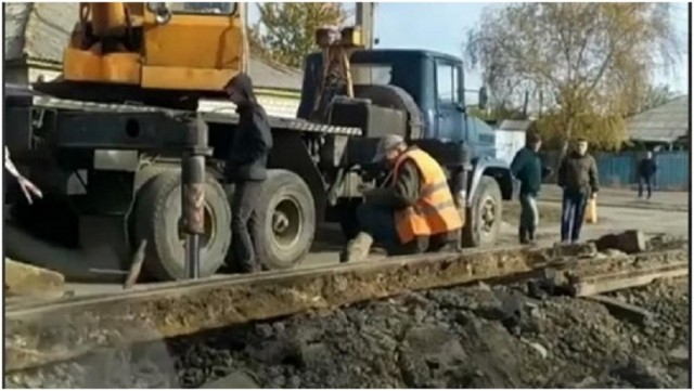В Луганске демонтируют трамвайные пути