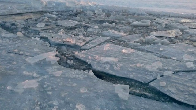 В н.п. Яковлевка двое мужчин провалились под лед водоема, один из них погиб