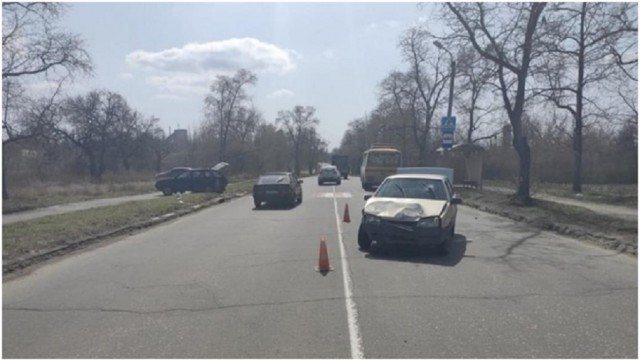 В Донецке в результате ДТП пострадали находившиеся в автомобилях и пешеход