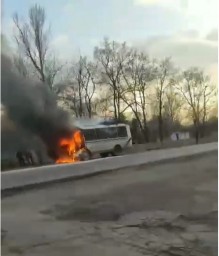 В Донецке во время движения загорелся автобус