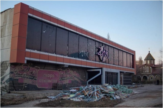 В Горловке демонтируют здание известного ночного клуба