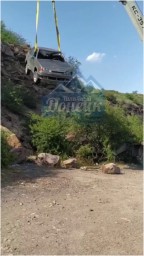 В н.п. Зугрес автомобиль слетел с обрыва в карьер
