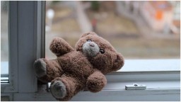 В Донецке из окна многоэтажного дома выпал двухлетний ребенок