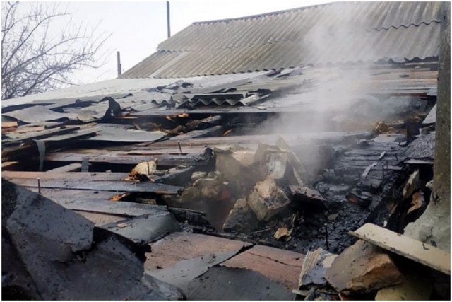 В н.п. Ровеньки  в жилом доме сгорела крыша