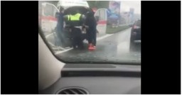 В центре Донецка горит машина скорой помощи