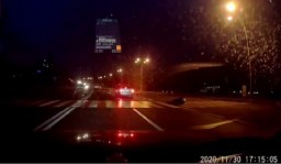 В центре Донецка на пешеходном переходе автомобиль сбил женщину с ребенком