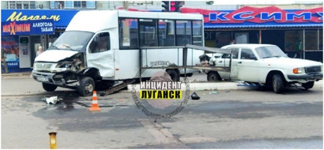 В Луганске произошло ДТП с маршруткой