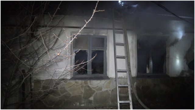 В Луганске во время пожара  в жилом доме погиб