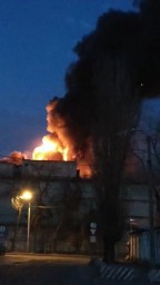 Из-за пожара на мясокомбинате перекрыто движение транспорта со стороны Макеевки в Донецк