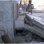 В центре Донецка жильцы дома заблокированы обрушившимися бетонными плитами