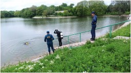 В н.п. Кадиевка со дня водоема достали тело мужчины