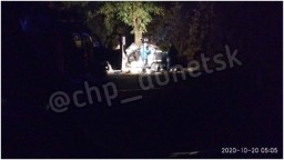 В Донецке автомобиль врезался в дерево, водитель погиб