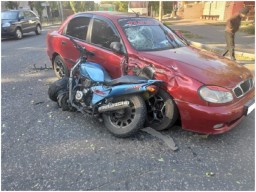 В центре Донецка произошло ДТП в котором серьезно пострадал несовершеннолетний мотоциклист