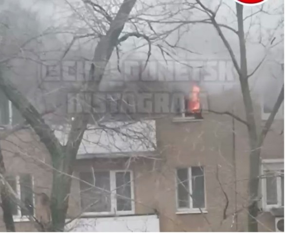 В центре Донецка на проспекте Ильича бушует масштабный пожар