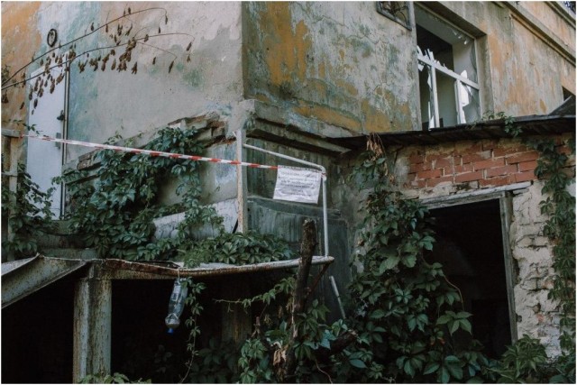 Здание больницы, недавно сгоревшей в Донецке, может обрушиться