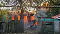 В Центрально-Городском районе Горловки горят 4 дома