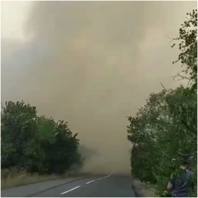 Из-за масштабного пожара в районе Мануйловки перекрыта дорога к пункту пропуска «Мариновка»