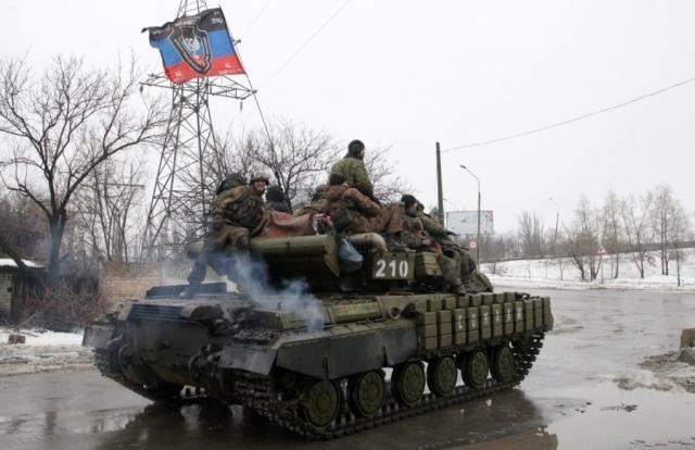 Боевики «ДНР»  размещают БТРы в жилых районах н.п. Дубровка