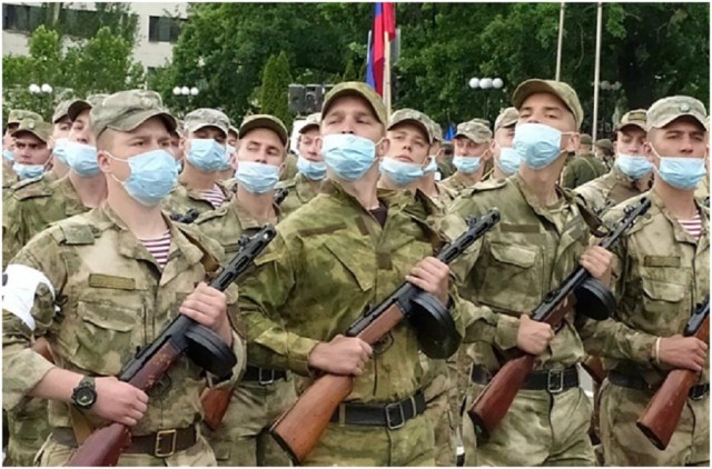 В центре Донецка и Луганска перекрыто движение